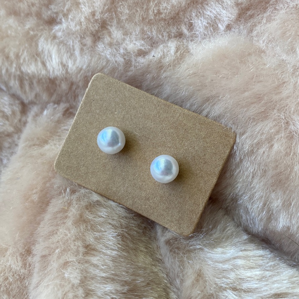 NWT Pearl Stud Earrings